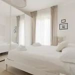 Guesthost - Spacious Balcony X6 *