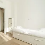 Guesthost - Spacious Balcony X6 Lägenhet *