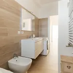 Guesthost - Spacious Balcony X6 *