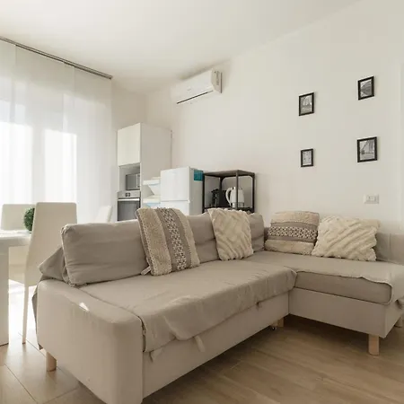 Guesthost - Spacious Balcony X6