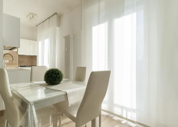 Guesthost - Spacious Balcony X6 Apartment