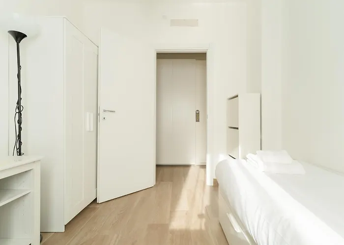 Apartment Guesthost - Spacious Balcony X6 Mailand