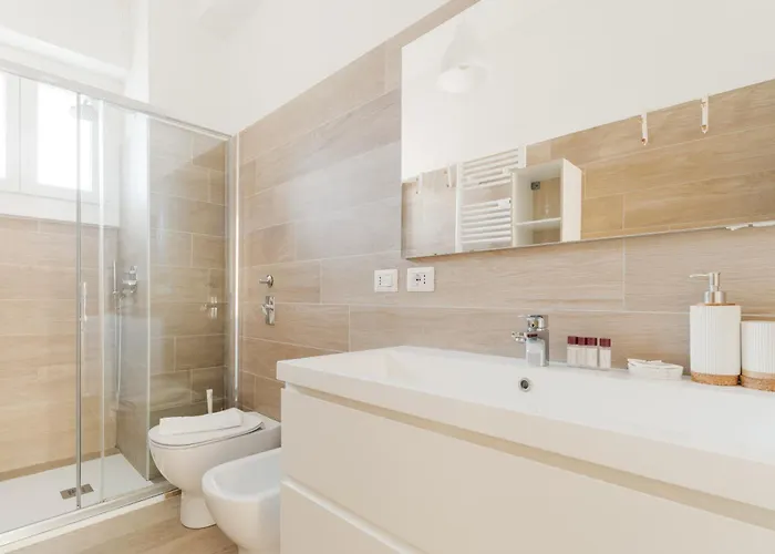 Guesthost - Spacious Balcony X6 Apartment