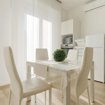 דירה Guesthost - Spacious Balcony X6 מילאנו