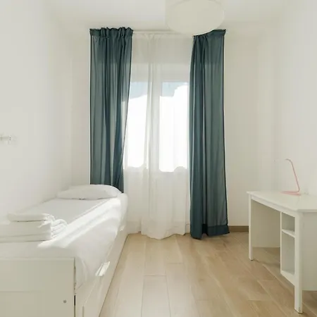 Guesthost - Spacious Balcony X6 מילאנו