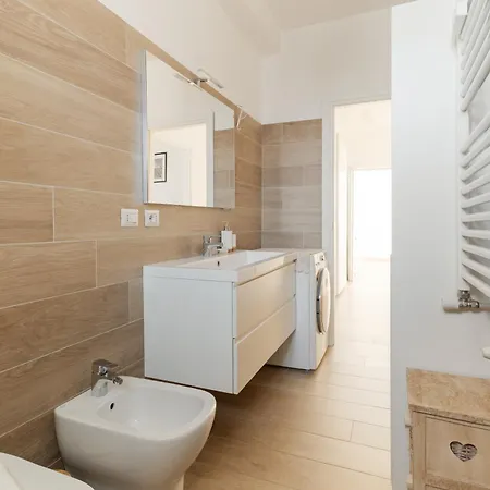 Guesthost - Spacious Balcony X6 *